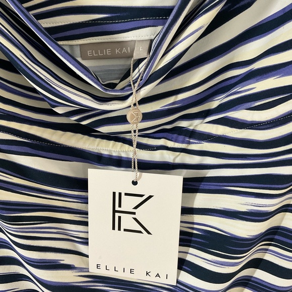 Casual stretch Ellie Kai skirt in contrasting shades of blue stripe &white large - Picture 3 of 8